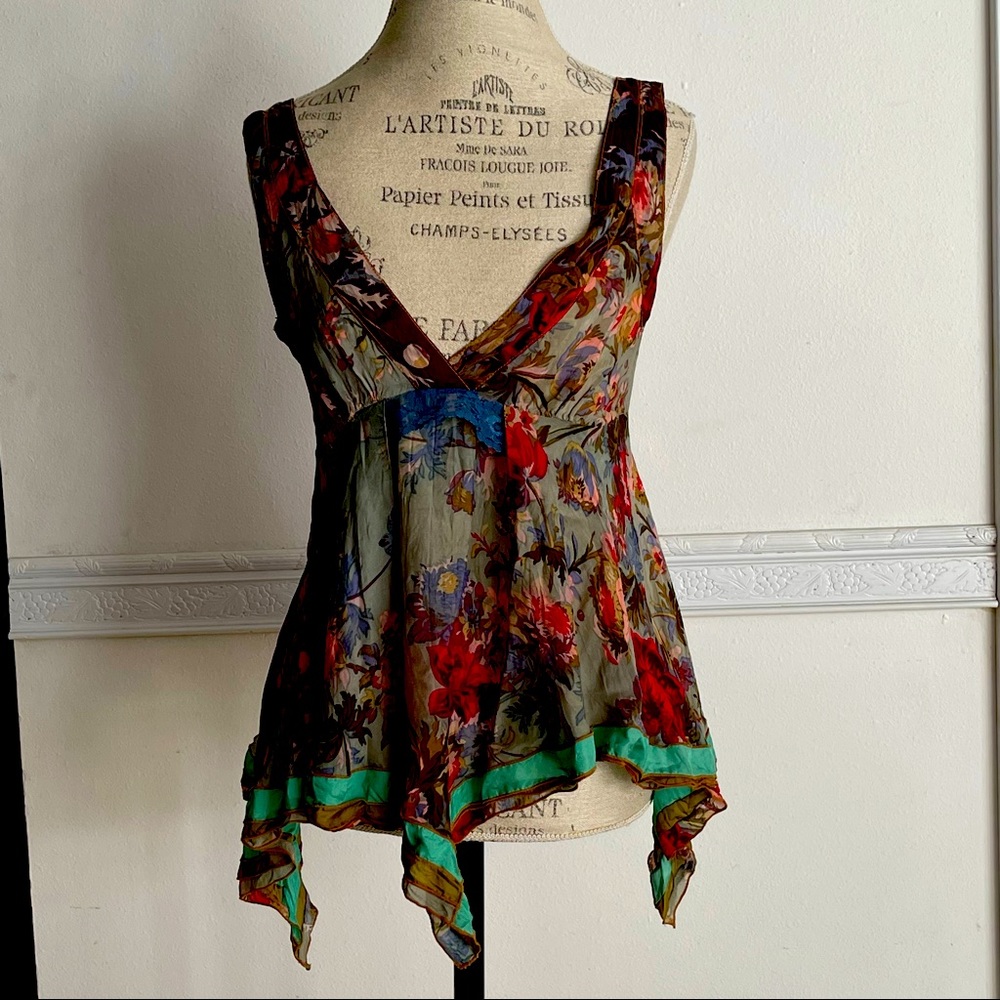 “Johnny Was”. XS Beautiful Colors, Flirty flounce, just a darling top!